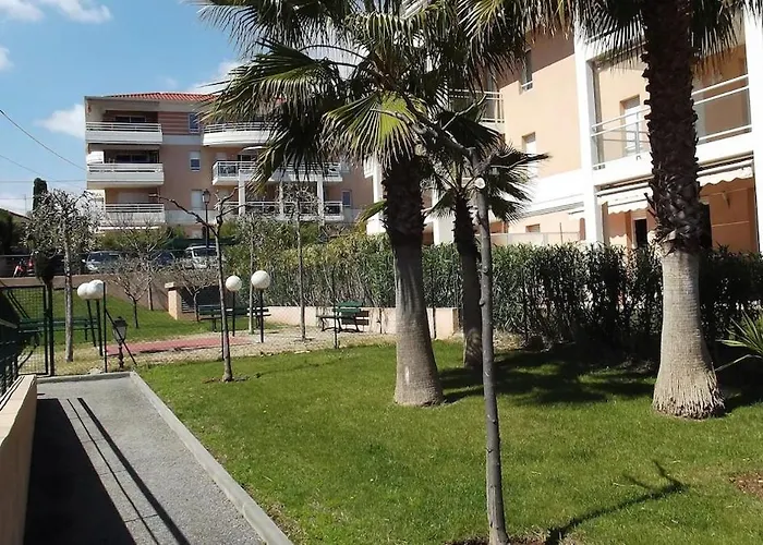 Award Winning With Pool And Sea Views Apartment